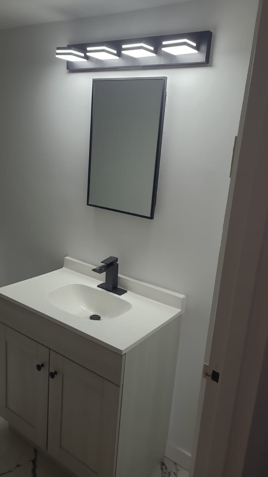 Modern Spa Bathroom Image 2