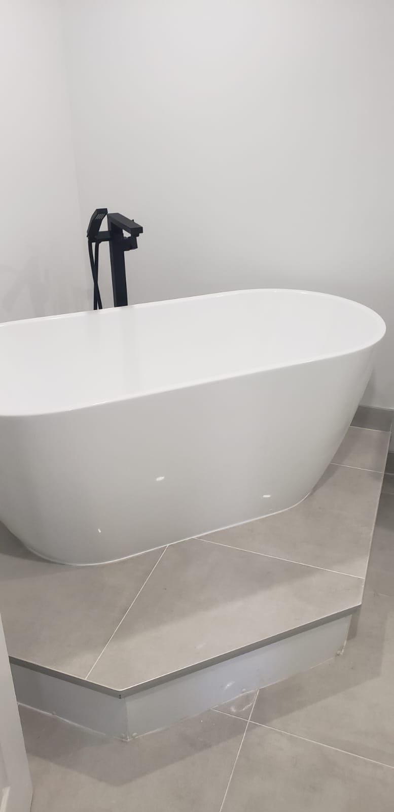 Classic White Bathroom Image 2