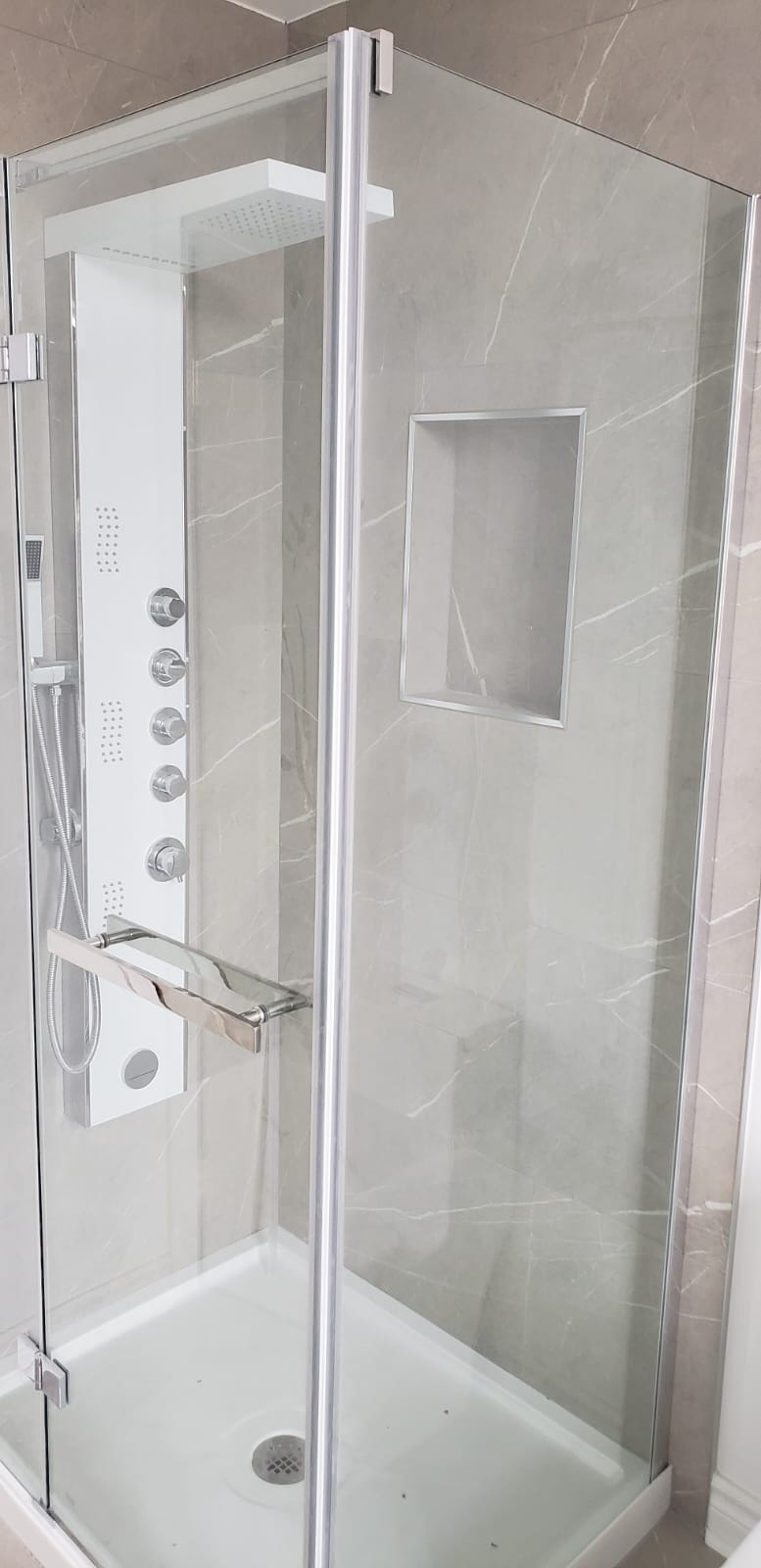 Classic White Bathroom Image 2