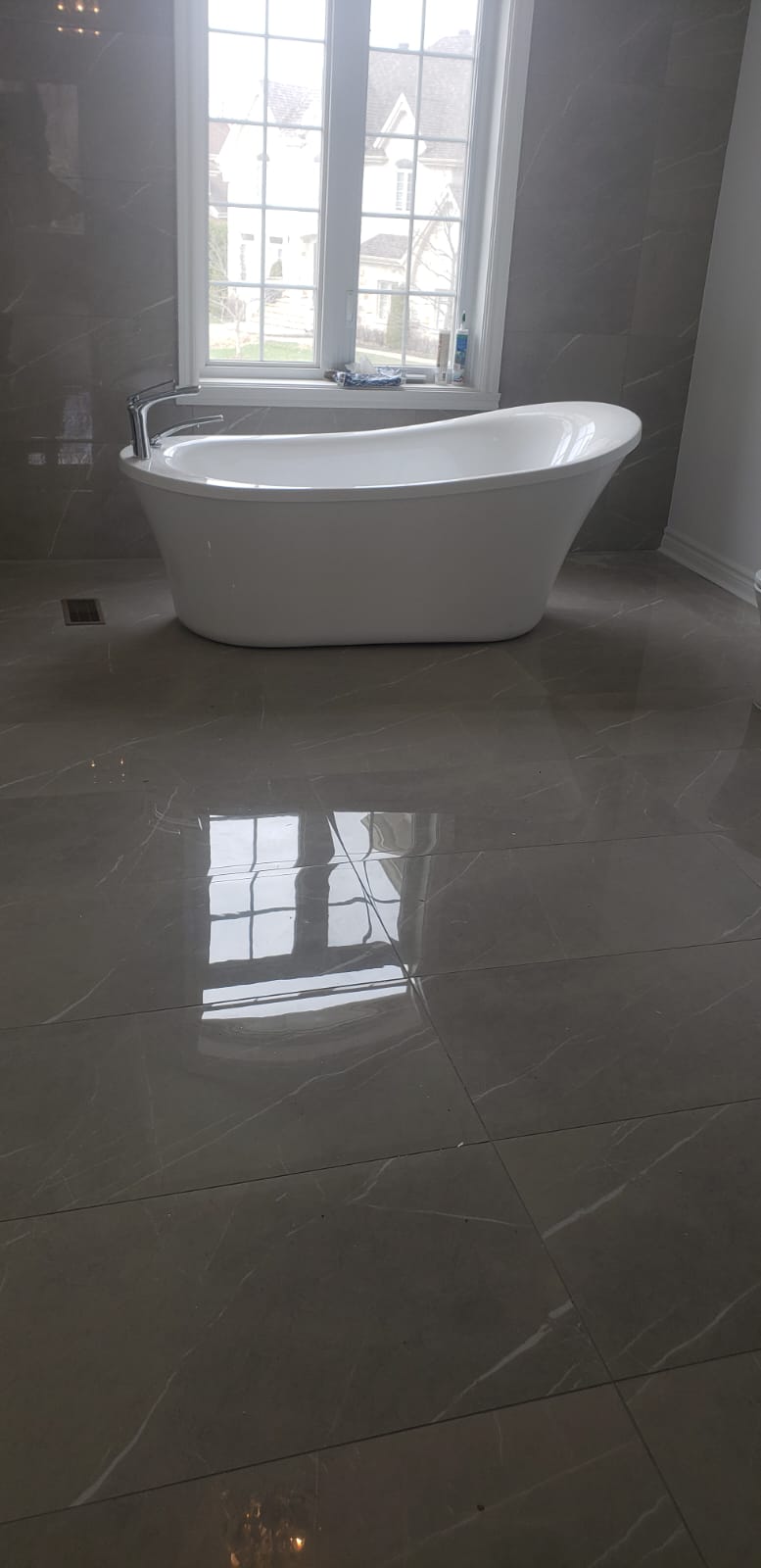 Classic White Bathroom Image 3