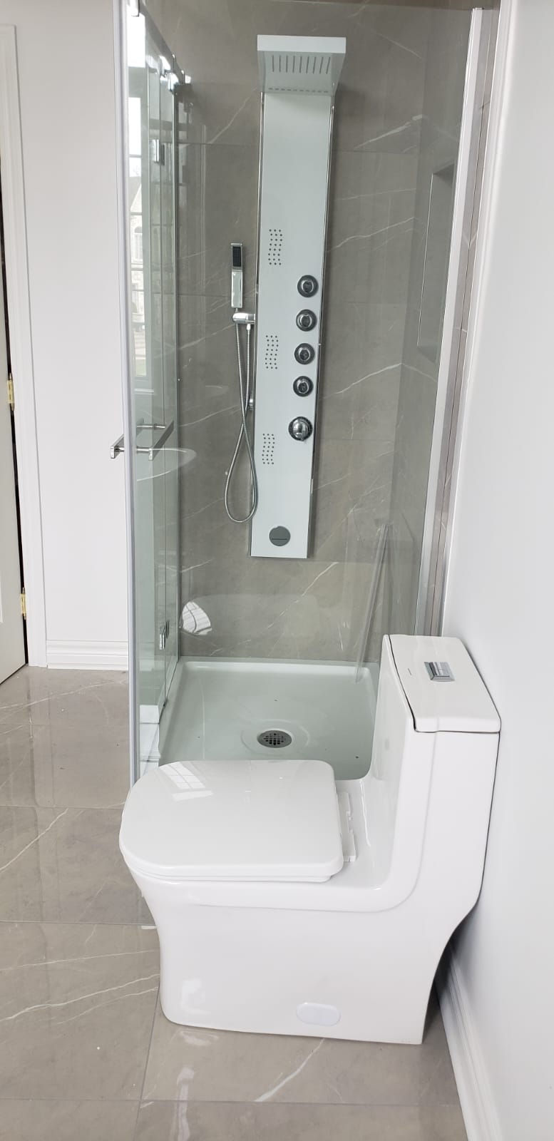 Classic White Bathroom Image 4