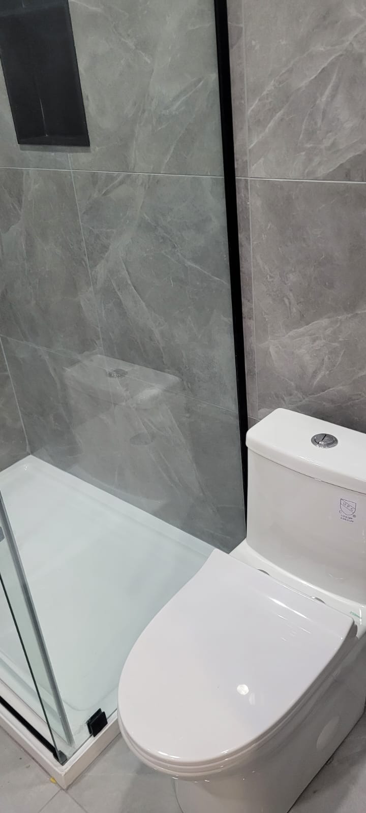 Classic White Bathroom Image 2