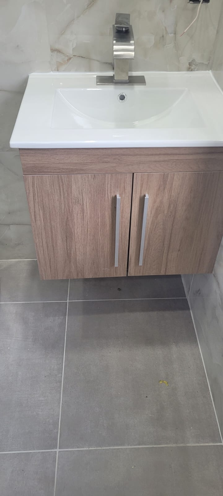 Classic White Bathroom Image 2